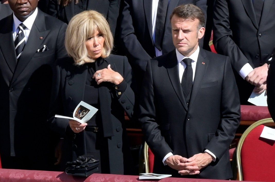 Revelații legate de viața personală a cuplului Macron: Brigitte Macron, „foarte invidioasă” pe femeile „vânătoare” din jurul președintelui