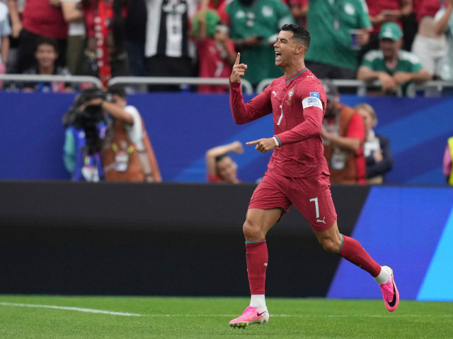 Cristiano Ronaldo este SINGULAR în istoria fotbalului.