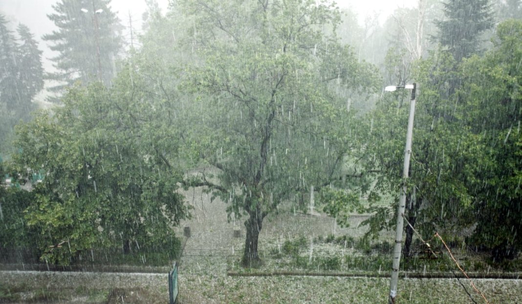 Prognoza ANM pentru luna următoare: când ne anticipăm vreme frumoasă, fără precipitații, grindină sau furtuni.
