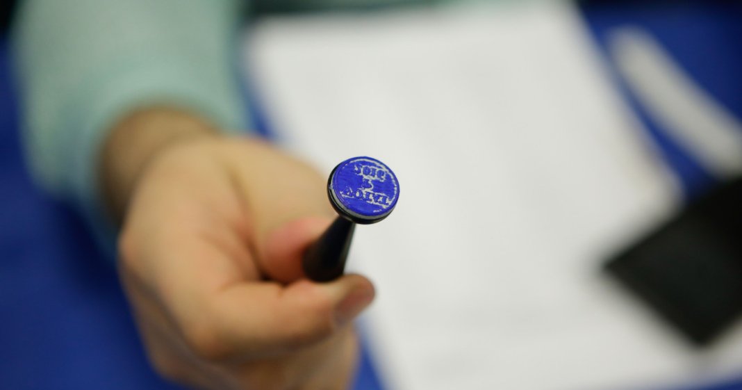 Cine ar obține votul românilor în eventualitatea unor alegeri? Schimbarea intenției de vot după două luni de criză politică.