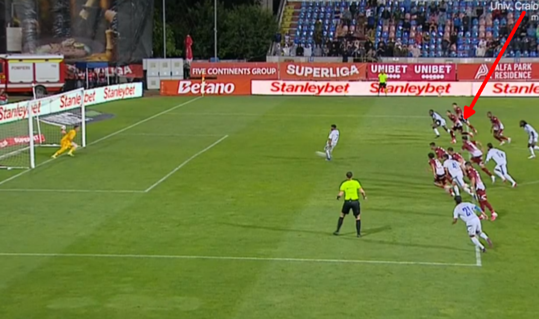 Haos complet la FC Botoșani - Rapid! Două verificări VAR, două cartonașe roșii și un penalty obținut după opt minute