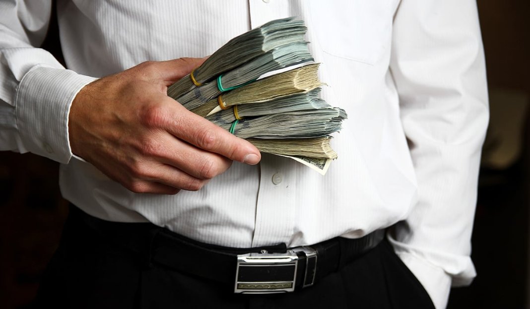 Salariile edililor se majorează treptat conform noii legislații. Cine va avea parte de o remunerație aproape dublă?