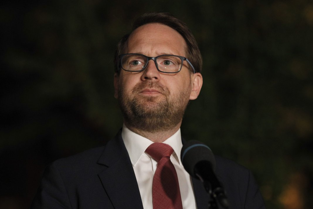 USR acuză CCR de „violare a Constituției”. Fritz: „Putem fi relaxați: CCR-PSD a argumentat că sancțiunea nu se aplică mie, ci mandatului meu”